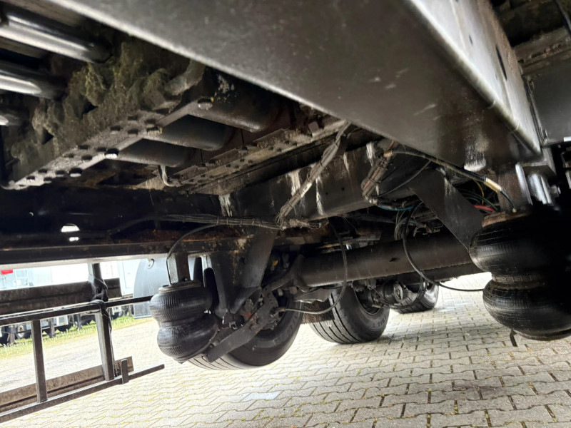 Knapen Trailers K100 96 m³ Lift Axle Cargo Floor 10 mm, 2.5 years old, Metallic, Inspection Valid Through October 2026
