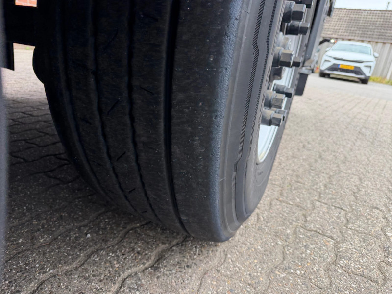 Cracker N/A K-Force 92 m³ Cargo Floor 10 mm 37,102 km! Lift Axle