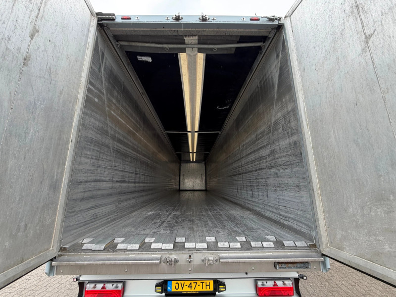 Cracker N/A K-Force 92 m³ Cargo Floor 10 mm 37,102 km! Lift Axle