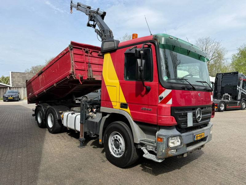 Mercedes-Benz Actros 2644 L 6X4 3 Zijden kipper + MKG Kraan/Crane
