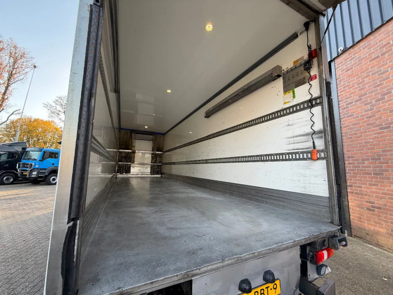 Mercedes-Benz Antos 2532 6X2 Thermo King T-1000R D+E 2T LBW Steering Axle EN Truck