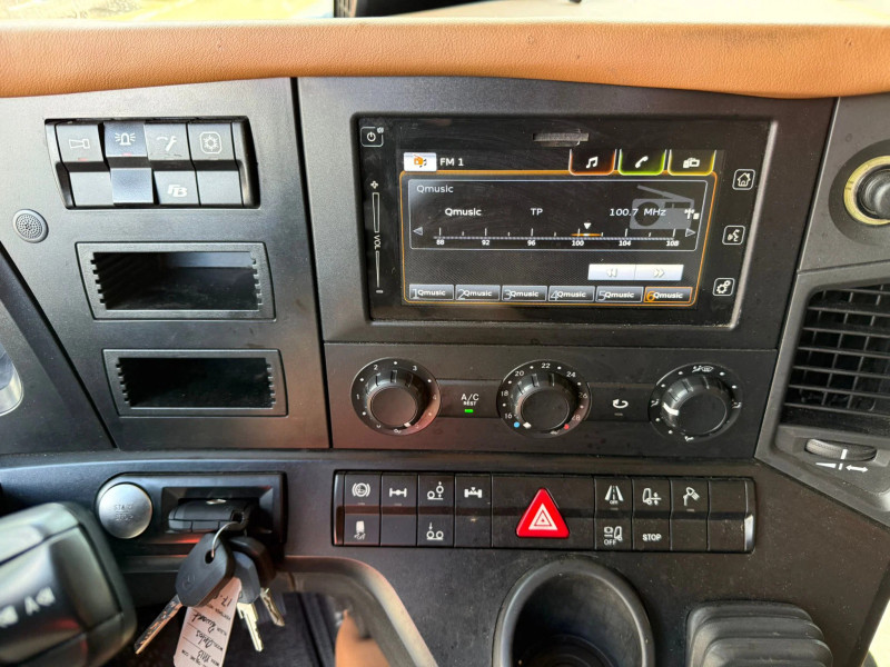 Mercedes-Benz Antos 2835 6X2 +2023 Noyens+Moffett M4 Kooiaap APK/TÜV 4-2027