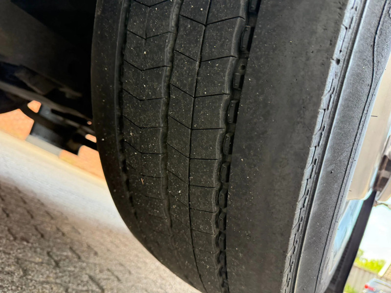 Mercedes-Benz Antos 2835 6X2 +2023 Noyens+Moffett M4 Kooiaap APK/TÜV 4-2027