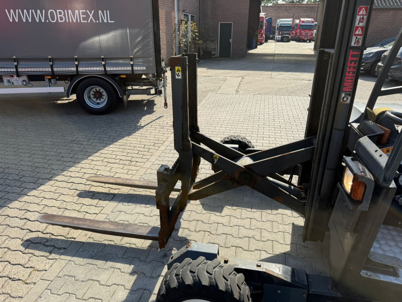 Mercedes-Benz Antos 2835 6X2 +2023 Noyens+Moffett M4 Kooiaap APK/TÜV 4-2027