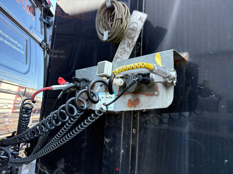 Renders - Schuifzeilen/Schuifdak 1x Liftas 2x stuuras Kooiaap aansluiting APK 01-2027