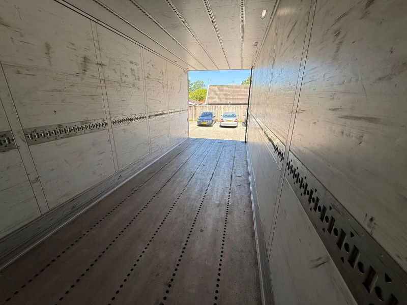 Schmitz Cargobull SKO 24 Thermo King A400 Lift Axle 2T Tailgate Pallet Box 270H 250B NL Trailer