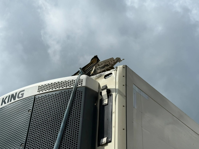 Schmitz Cargobull Thermo King SLXe Spectrum roof damage! Multi-Temp steering column