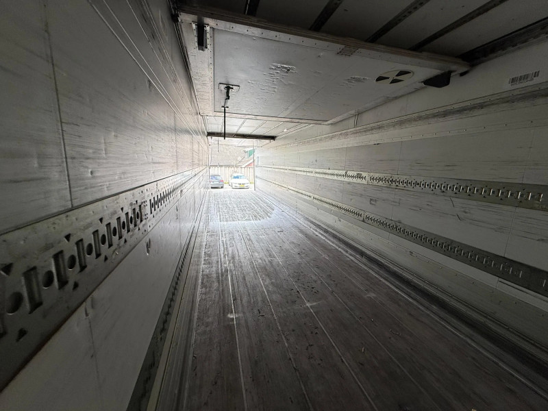 Schmitz Cargobull Thermo King SLXe Spectrum roof damage! Multi-Temp steering column