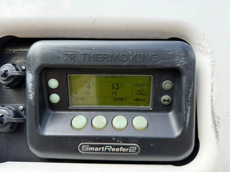 Schmitz Cargobull Thermo King SLXe Spectrum roof damage! Multi-Temp steering column