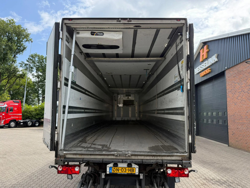 Schmitz Cargobull Thermo King SLXe Spectrum roof damage! Multi-Temp steering column