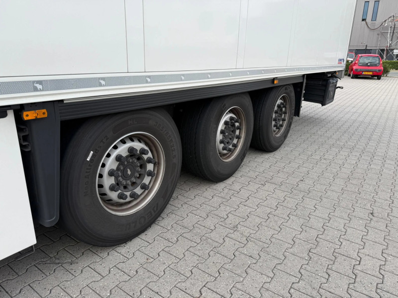 Schmitz Cargobull Carrier Vector HE19MT Multi-Temp Lift Axle