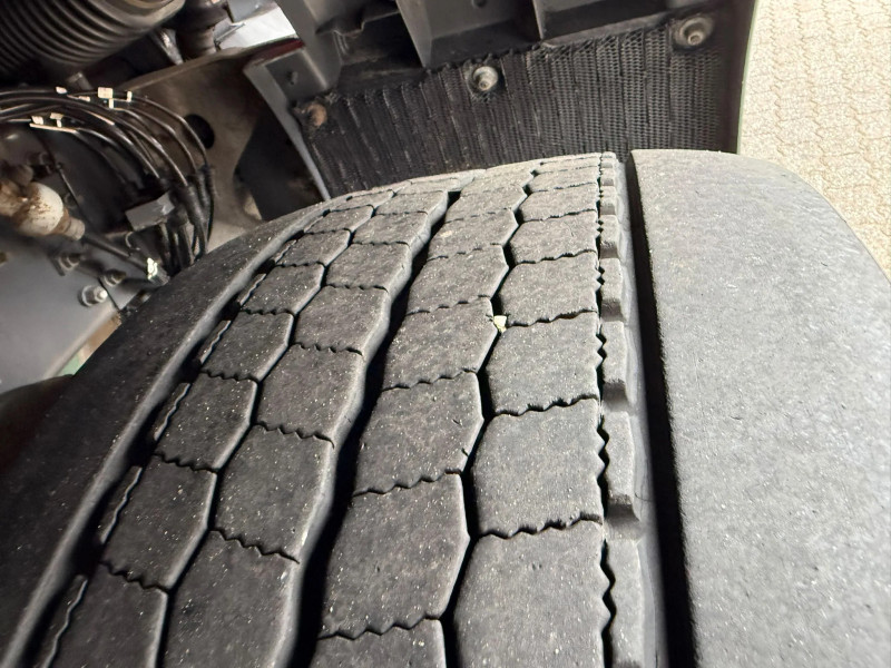 Volvo FM 420 8x2 + Kennis kraan R14-6 214.152KM!