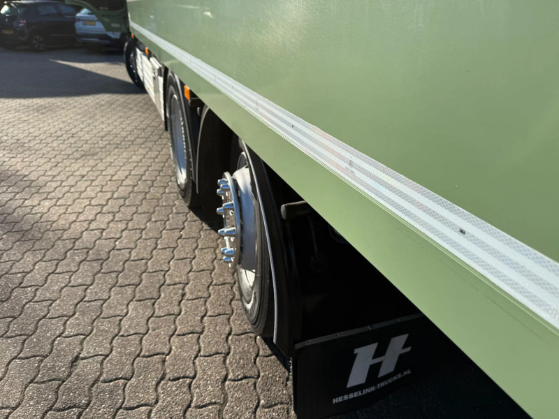Volvo FM 420 6X2 8.1M Koffer Stuuras