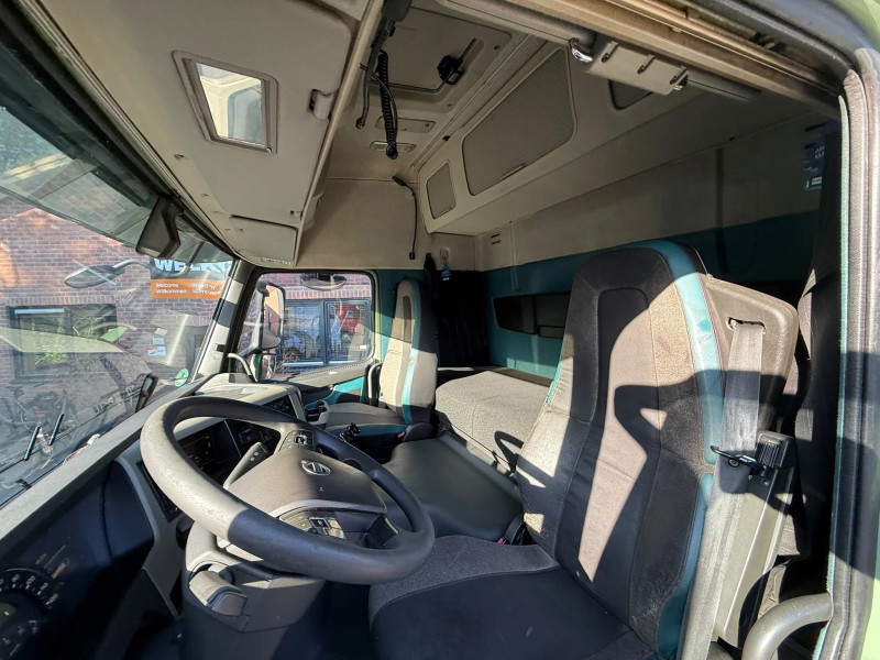 Volvo FM 420 6X2 8.1M Koffer Stuuras