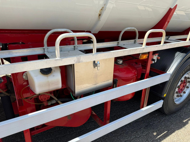 Whale tankers 29.5m3 Pressure ADR Tanker + Perkins self support engine