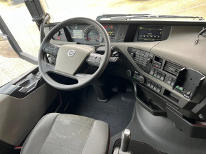Caminhão Volvo FH 460 4X2 Globetrotter 2x Tanque ACC PT APK 08-2024